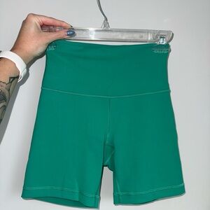 Lululemon Wunder Train HR Short 6”- kelly green